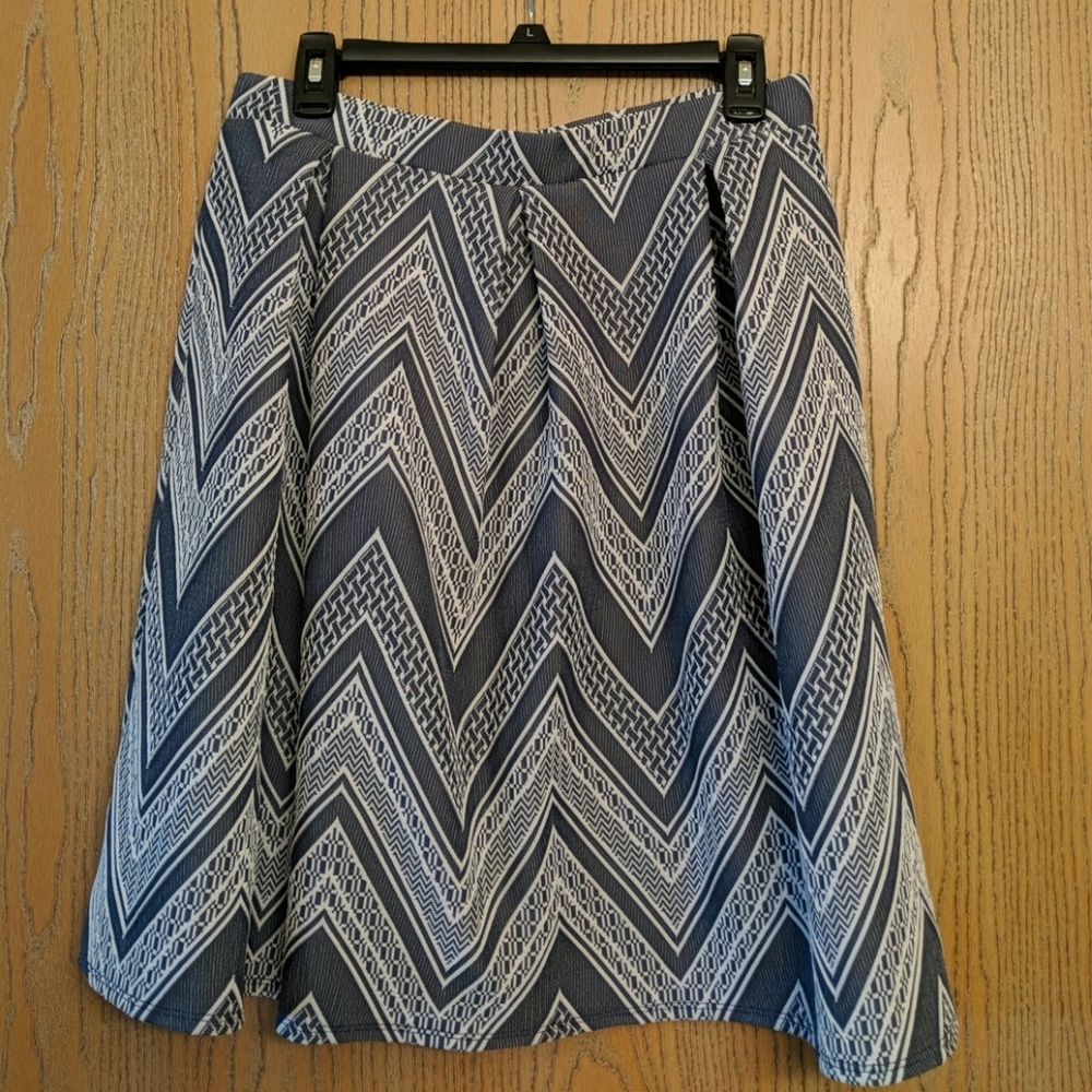 🌊3/$15 🏷️NWOT Joe B blue chevron skirt XL